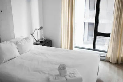 Fitted hotel sheets made in America.