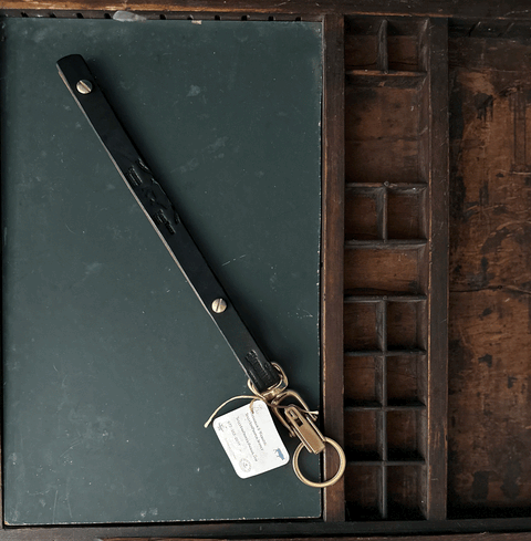 Vegetable-Tanned Leather Key Keeper – Brass Alligator Clasp Hardware | Handcrafted in Texas Sully + Proper Supply 