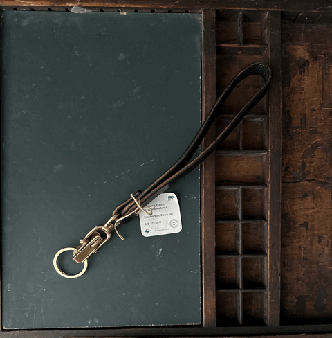 Vegetable-Tanned Leather Key Keeper – Brass Alligator Clasp Hardware | Handcrafted in Texas Sully + Proper Supply 