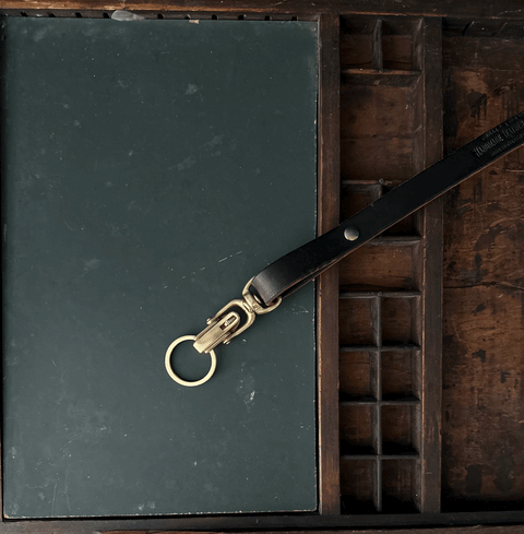 Vegetable-Tanned Leather Key Keeper – Brass Alligator Clasp Hardware | Handcrafted in Texas Sully + Proper Supply 