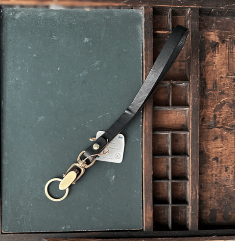 Vegetable-Tanned Leather Key Keeper – Brass Alligator Clasp Hardware | Handcrafted in Texas Sully + Proper Supply 
